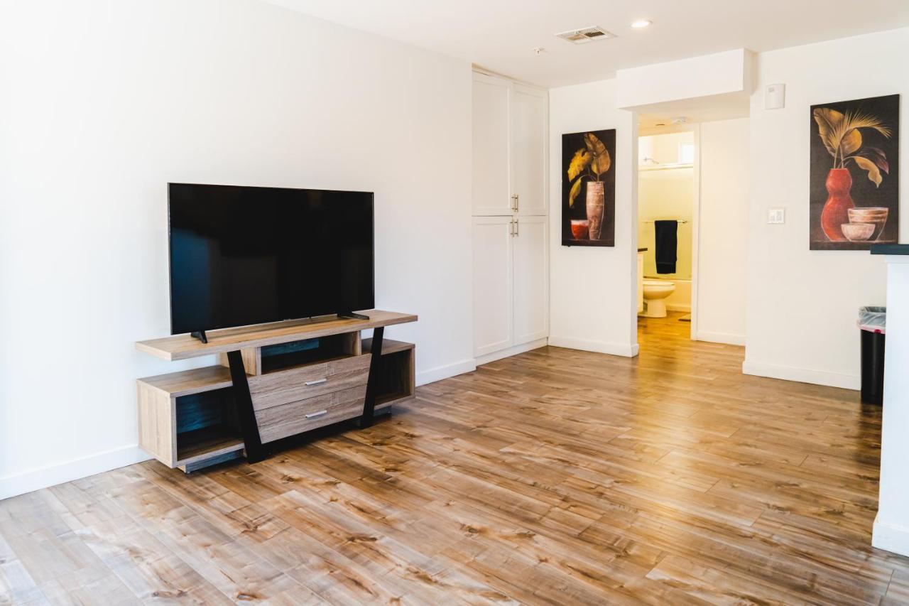Modern Remodeled 1-Bedroom Close To Hollywood Walk Of Fame With Parking Los Angeles Exteriör bild